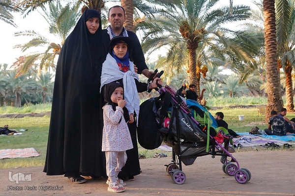 پیاده روی خانوادگی