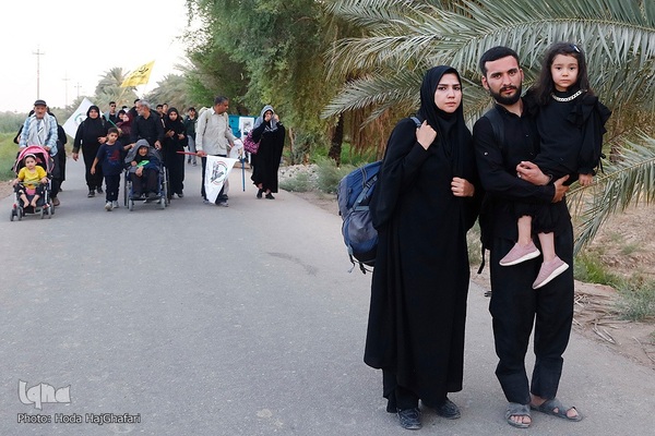 پیاده روی خانوادگی