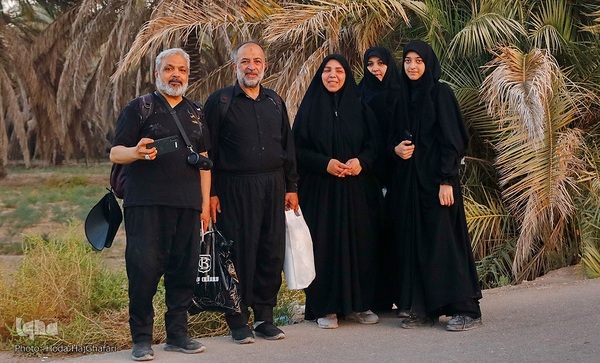 پیاده روی خانوادگی