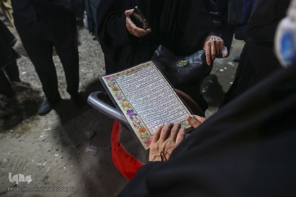 قرآن در مسیر راهپیمایی