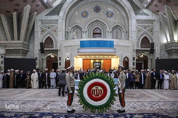 مراسم تجدید میثاق میهمانان سی‌وهفتمین کنفرانس وحدت با حضرت امام خمینی(ره)