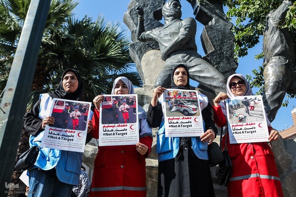 تجمع امدادگران و کادر درمان در میدان فلسطین