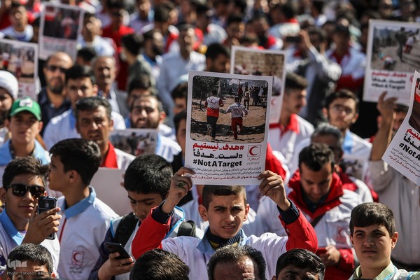 تجمع امدادگران و کادر درمان در میدان فلسطین