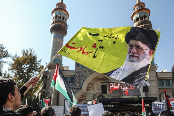 تجمع امدادگران و کادر درمان در میدان فلسطین