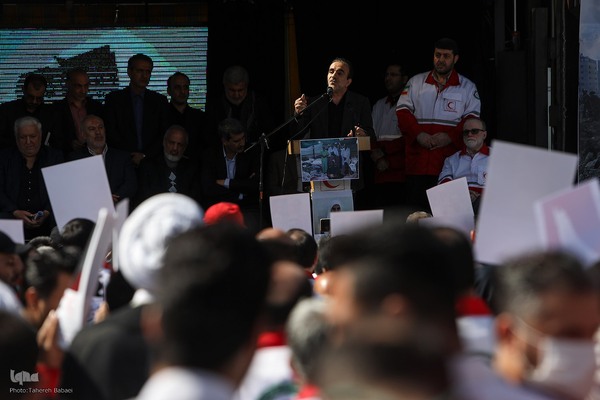 تجمع امدادگران و کادر درمان در میدان فلسطین