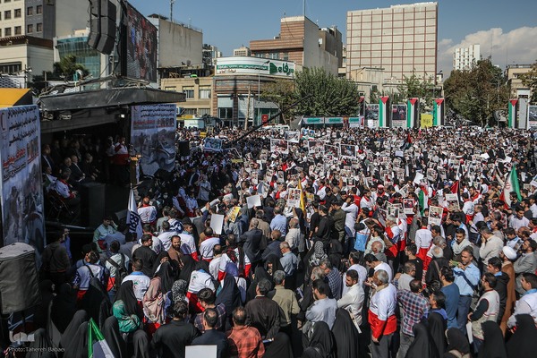 تجمع امدادگران و کادر درمان در میدان فلسطین