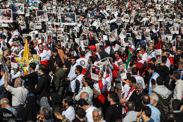 تجمع امدادگران و کادر درمان در میدان فلسطین