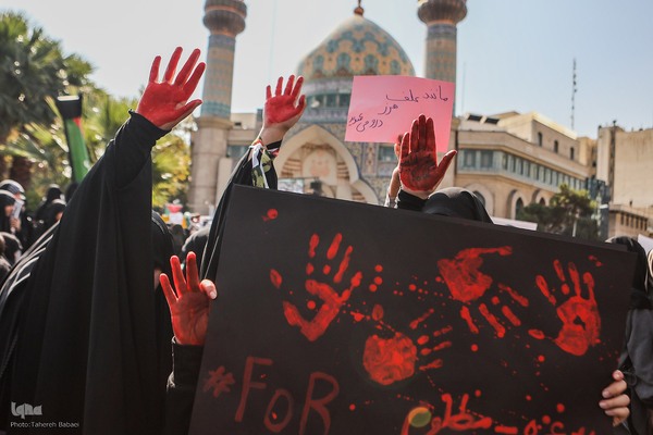 تجمع امدادگران و کادر درمان در میدان فلسطین