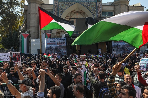 تجمع امدادگران و کادر درمان در میدان فلسطین