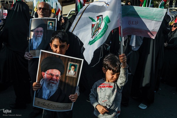 اجتماع عظیم مردم تهران در واکنش به جنایت رژیم صهیونیستی در غزه در میدان انقلاب