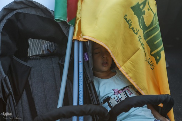 اجتماع عظیم مردم تهران در واکنش به جنایت رژیم صهیونیستی در غزه در میدان انقلاب