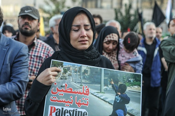 اجتماع عظیم مردم تهران در واکنش به جنایت رژیم صهیونیستی در غزه در میدان انقلاب