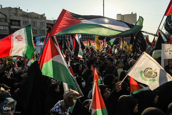 اجتماع عظیم مردم تهران در واکنش به جنایت رژیم صهیونیستی در غزه در میدان انقلاب