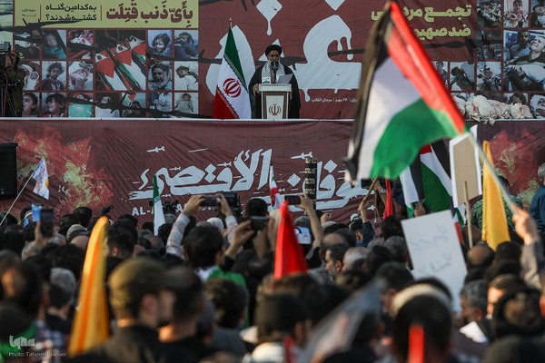 اجتماع عظیم مردم تهران در واکنش به جنایت رژیم صهیونیستی در غزه در میدان انقلاب