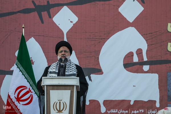 اجتماع عظیم مردم تهران در واکنش به جنایت رژیم صهیونیستی در غزه در میدان انقلاب