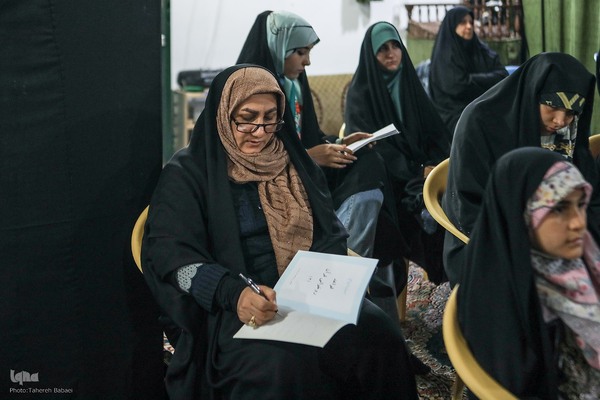 جلسه آموزش قرآن در کانون الزهراء(س)