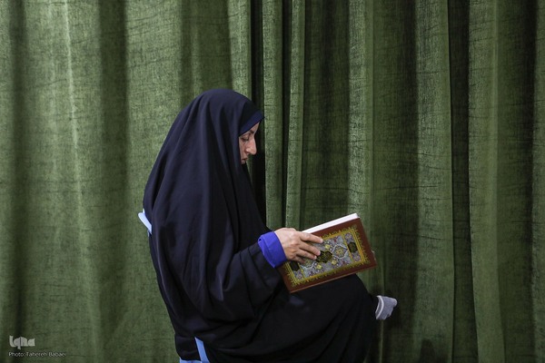 جلسه آموزش قرآن در کانون الزهراء(س)