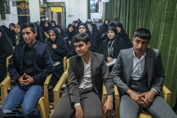 جلسه آموزش قرآن در کانون الزهراء(س)