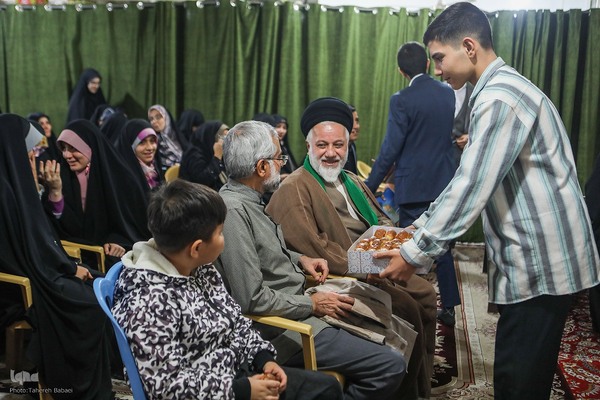 جلسه آموزش قرآن در کانون الزهراء(س)