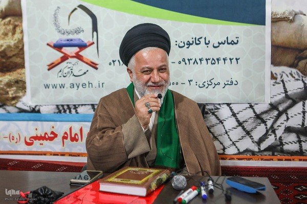 جلسه آموزش قرآن در کانون الزهراء(س)