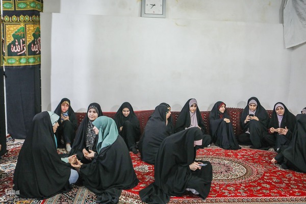 جلسه آموزش قرآن در کانون الزهراء(س)