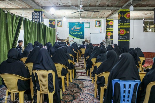 جلسه آموزش قرآن در کانون الزهراء(س)