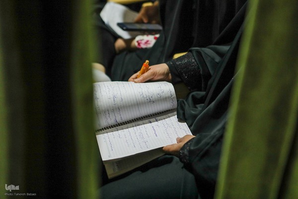 جلسه آموزش قرآن در کانون الزهراء(س)