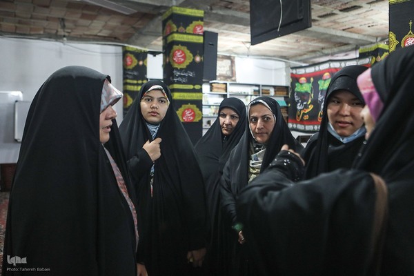 جلسه آموزش قرآن در کانون الزهراء(س)