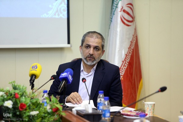 دکتر حامد علی‌اکبر زاده رییس سازمان ترویج مطالعه و نشر جهاددانشگاهی در نشست خبری جشنواره ملی کتاب سال دانشجویی