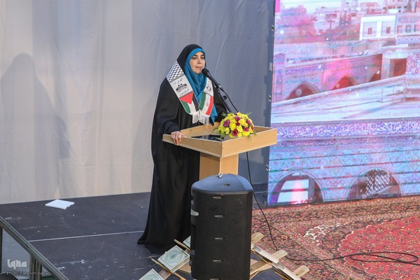 الهام غفاری، مجری و حافظ کل قرآن