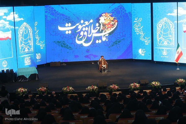 نکوداشت بانوان مبلغ قرآنی