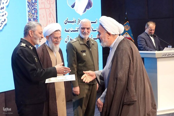 آیین تجلیل از منتخبان قرآنی ارتش