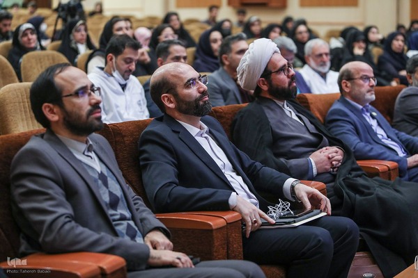 مراسم رونمایی از نماهنگ سعید ایران و کتاب پدر رویان