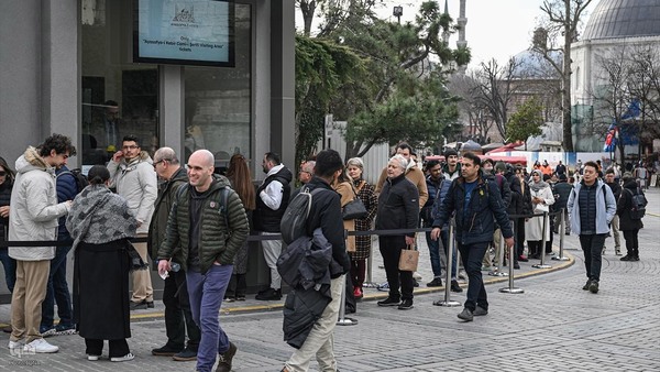 بازدید گردشگران از مسجد ایاصوفیه ترکیه