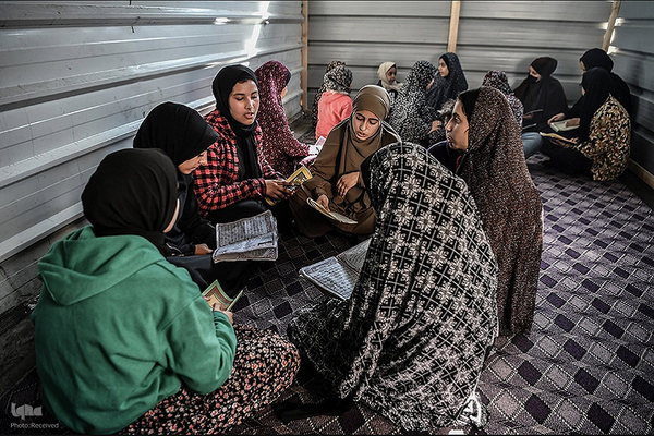 دختران غزه به تحصیل در رشته قرآن و حفظ ادامه می دهند