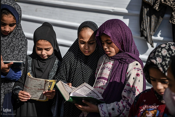دختران غزه به تحصیل در رشته قرآن و حفظ ادامه می دهند
