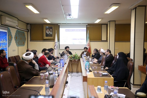 نشست سهم جامعه قرآنی در مشاکت پرشور