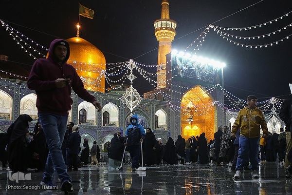 حرم مطهر رضوی در شب نیمه شعبان