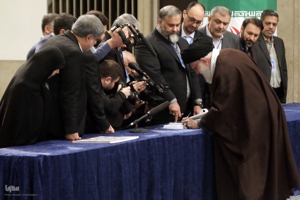 حضور مقام معظم رهبری در پای صندوق رای