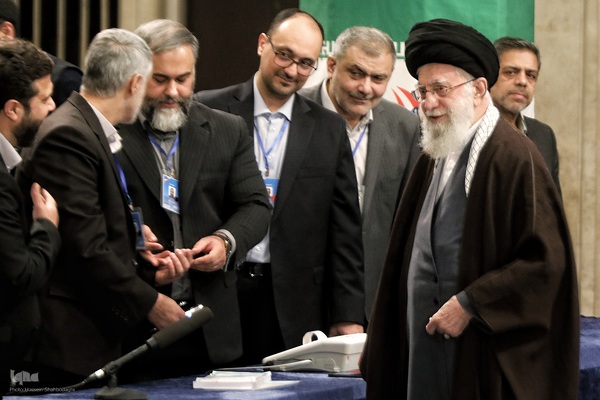 حضور مقام معظم رهبری در پای صندوق رای