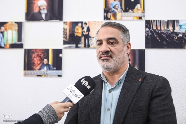 احمد ابوالقاسمی، از میزبانان برنامه محفل