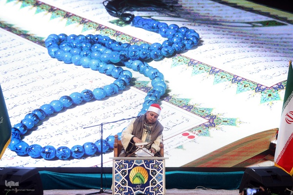 محفل انس با قرآن کریم با حضور قاری مصری احمد شحات