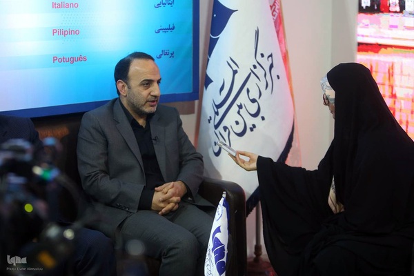 بازدید معاون فرهنگی و اجتماعی وزیر علوم از نمایشگاه قرآن