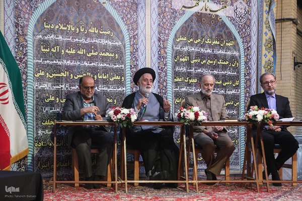 از راست رضا نباتی، مسعود وکیل، حجت‌الاسلام سیدجواد بهشتی، حسینعلی شریف در نخستین گردهمایی ایده‌پردازان و فعالان قرآنی مدارس