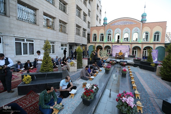 محفل دانشجویی انس با قرآن كريم در دانشگاه علم و فرهنگ