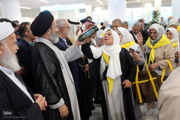 بدرقه نخستین گروه از زائران حج عمره در سال ۱۴۰۳