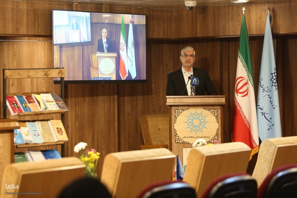 محمدعلی زلفی‌گل وزیر علوم درمراسم گرامیداشت یاد استاد کریم مجتهدی به نام یک عمر معلم