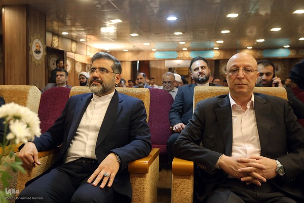 محمدعلی زلفی‌گل وزیر علوم و محمدمهدی اسماعیلی وزیر فرهنگ و ارشاد اسلامی در مراسم گرامیداشت یاد استاد کریم مجتهدی به نام یک عمر معلم
