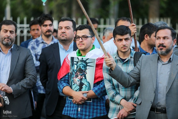 تجمع دانشگاهیان دانشگاه‌های شیراز در حمایت از خیزش دانشجویان آمریکا و اروپا