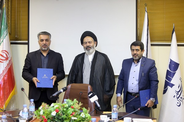 حجت الاسلام والمسلمین سید عبدالفتاح نواب، نماینده ولی فقیه در امور حج و زیارت صبح امروز از خبرگزاری ایکنا بازدید کردند.